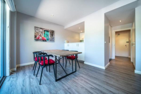 Cosy contemporary 1BR plus sofa bed